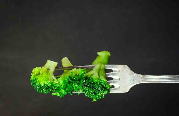 broccoli sulla forchetta