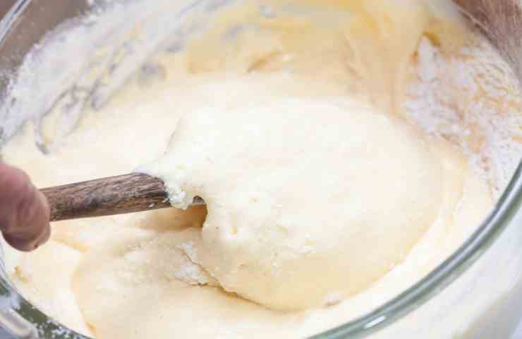 impasto pan di spagna in preparazione