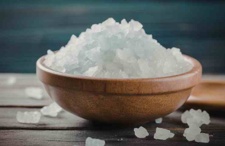 sale grosso in una tazza