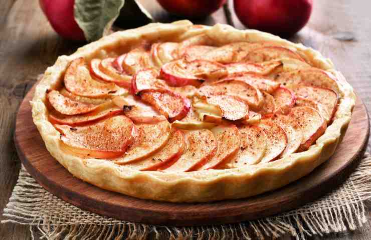 torta di mele pronta